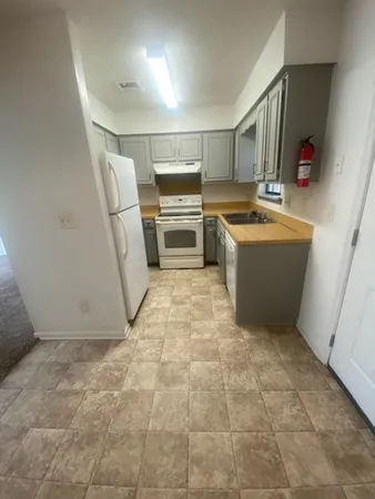 a view of utility room with washer and dryer