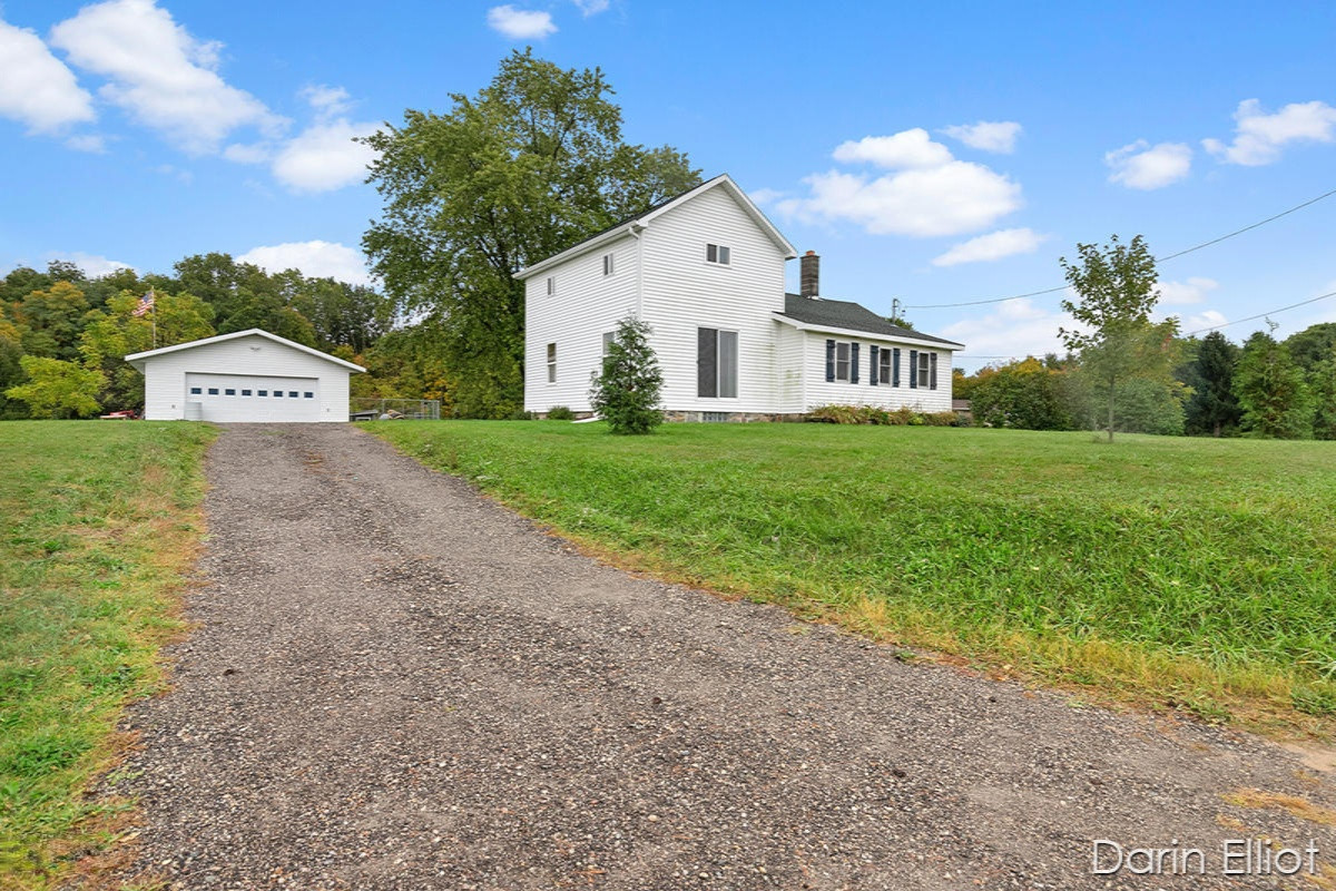 7607 Staines Road Sheridan, MI 48884 - Photo 5 of 42 IMG_1002