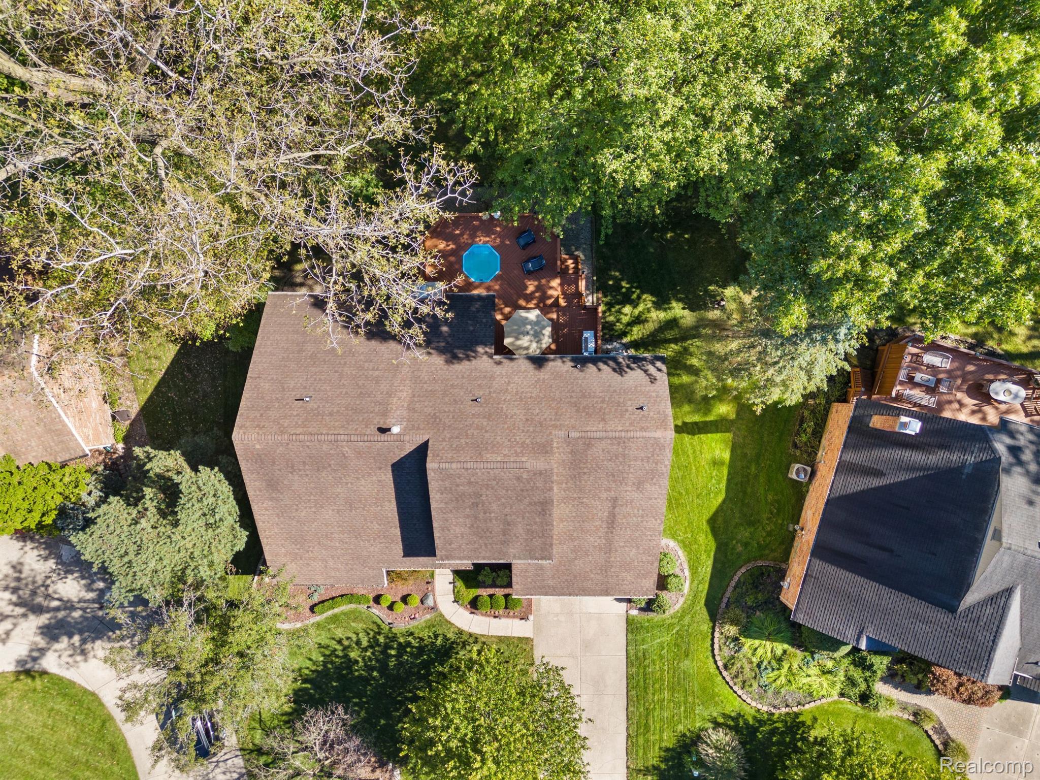 713 River Bend Drive Rochester, MI 48307 - Photo 5 of 68 Situated in a cul-de-sac, direct access to a creek