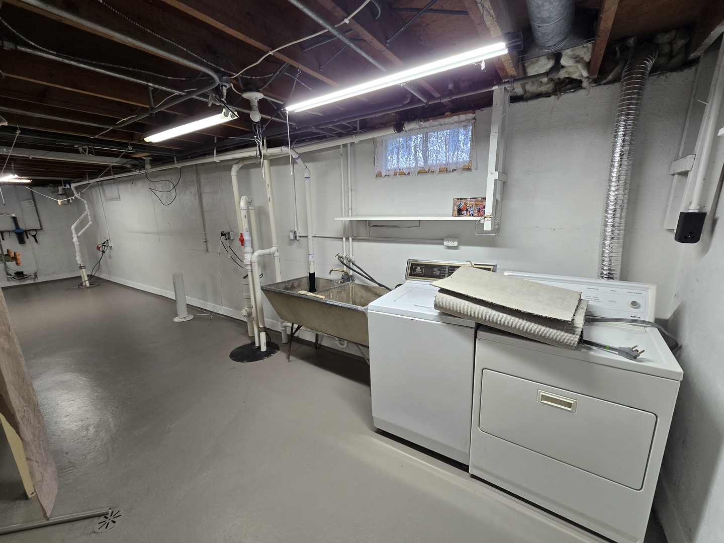 417 Stewart Avenue Woodstock, IL 60098 - Photo 21 of 22 a utility room with dryer and washer
