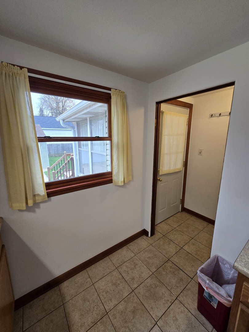 417 Stewart Avenue Woodstock, IL 60098 - Photo 10 of 22