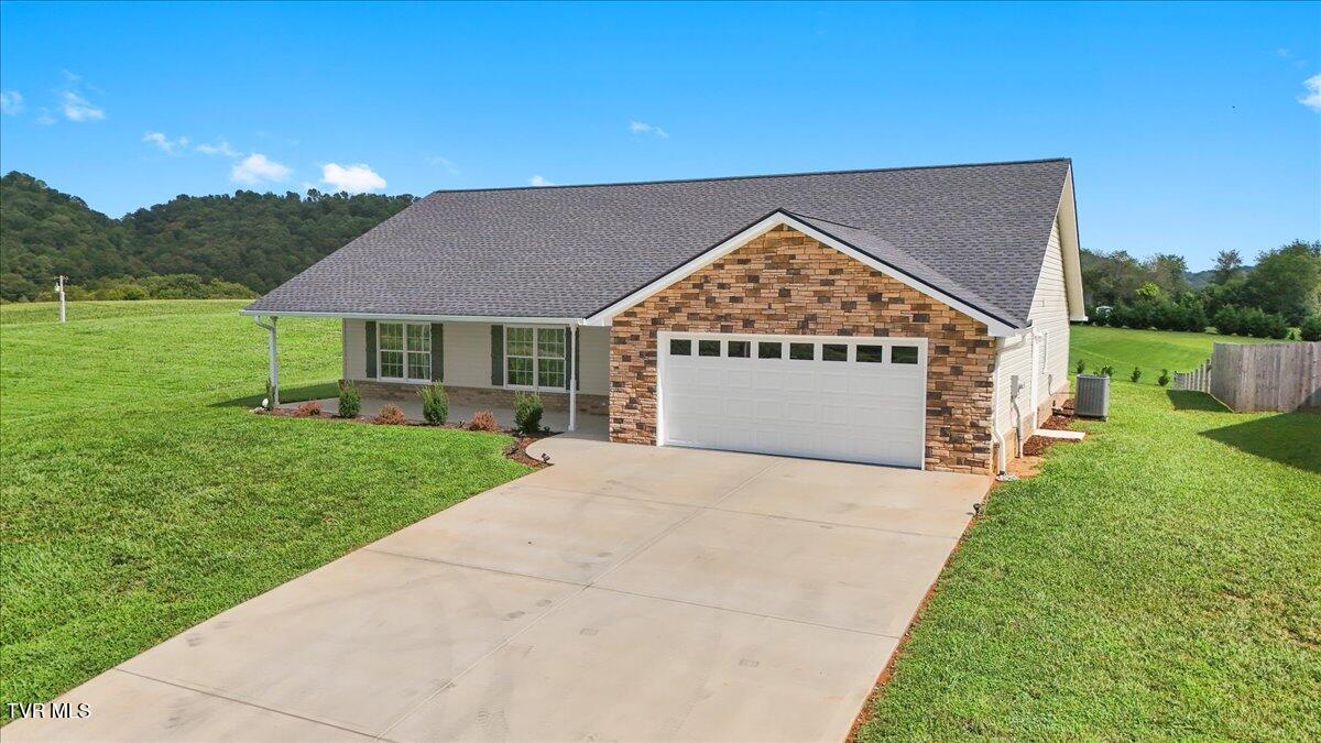 589 Pleasant Valley Road Jonesborough, TN 37659 - Photo 8 of 48 41-DJI_20250729110431_0780_D
