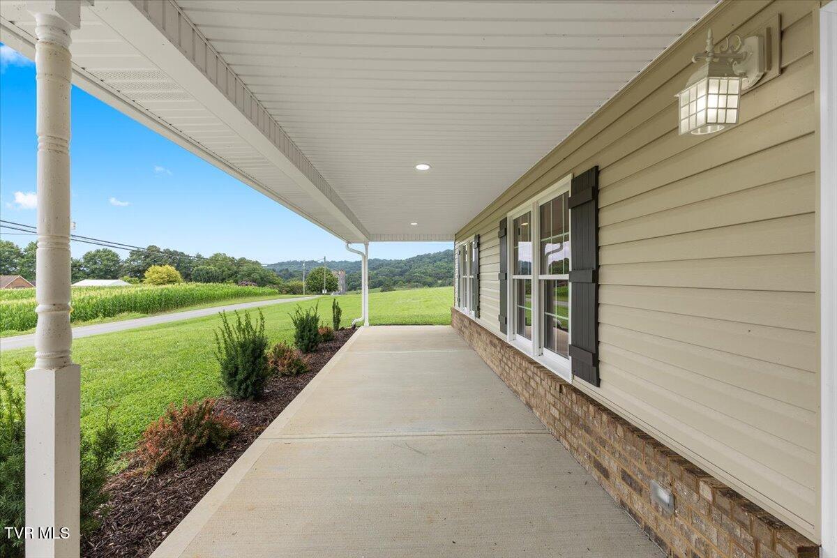 589 Pleasant Valley Road Jonesborough, TN 37659 - Photo 9 of 48 05-128A2852