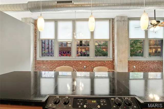 $189,900 | 1627 Locust Street, Unit 202, St. Louis, MO 63103