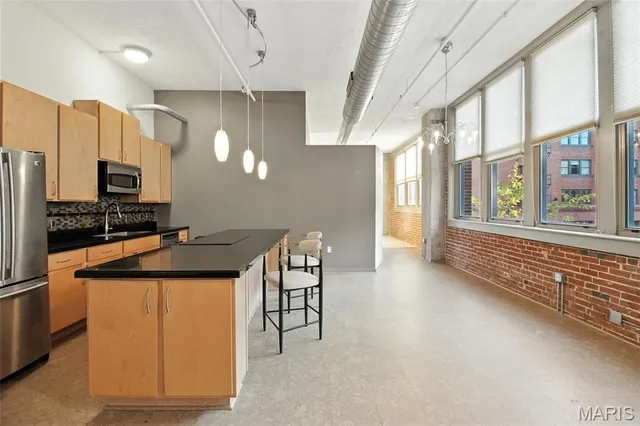 $189,900 | 1627 Locust Street, Unit 202, St. Louis, MO 63103