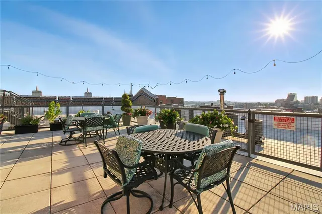 $189,900 | 1627 Locust Street, Unit 202, St. Louis, MO 63103