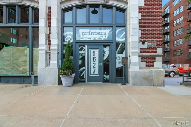 $189,900 | 1627 Locust Street, Unit 202, St. Louis, MO 63103