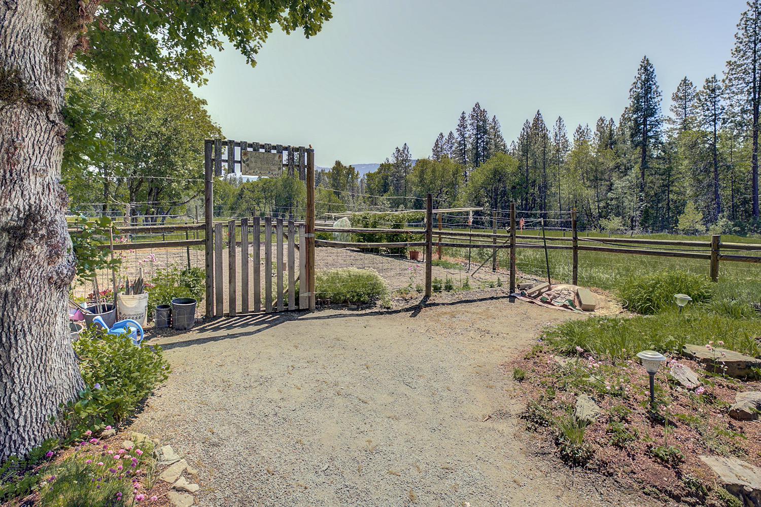 1316 East Fork Road Williams, OR 97544 - Photo 37 of 56 Garden Entrance