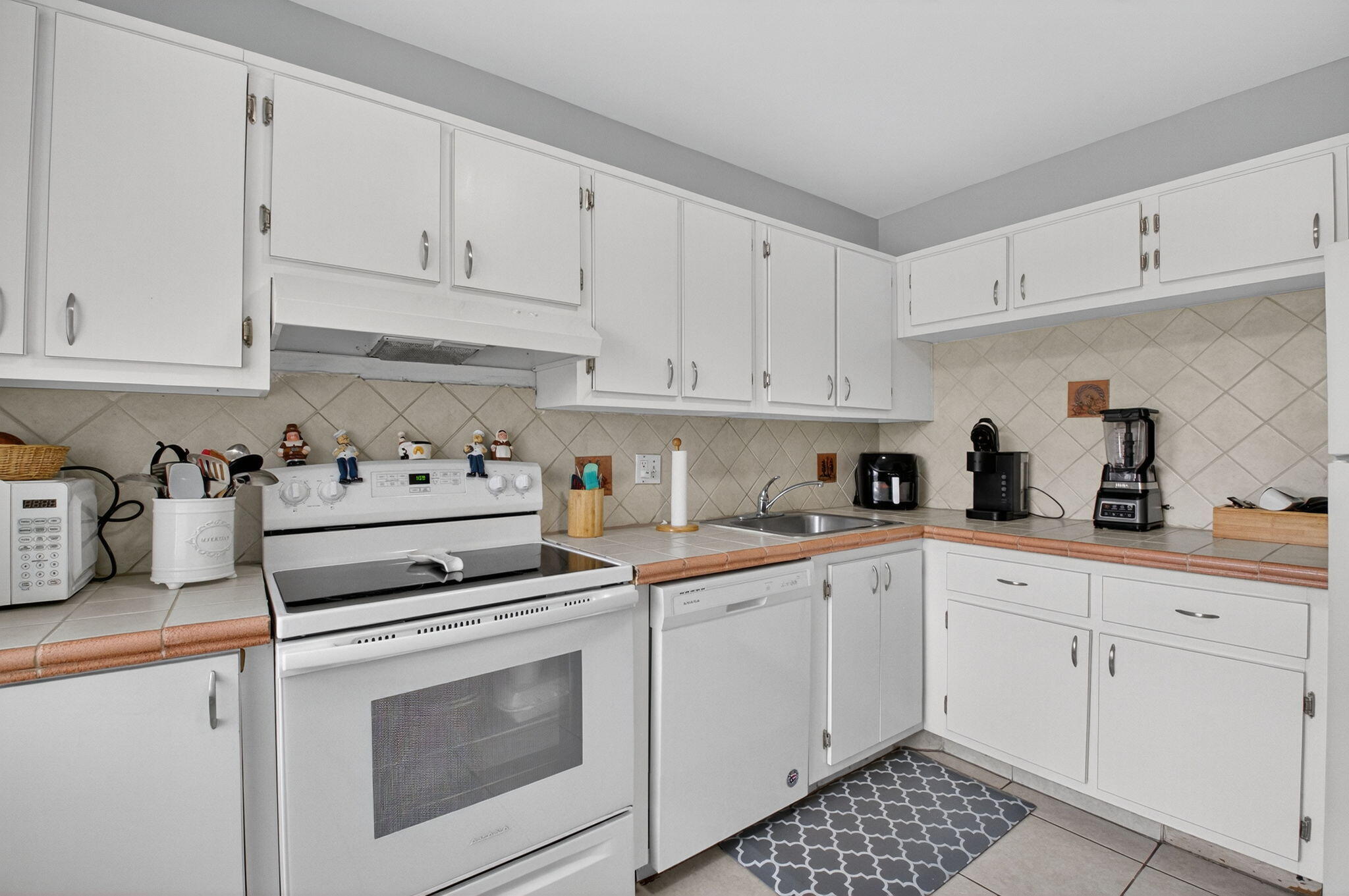 21214 Lago Circle, Unit 8F Boca Raton, FL 33433 - Photo 8 of 38 53-web-or-mls-DSC_7364