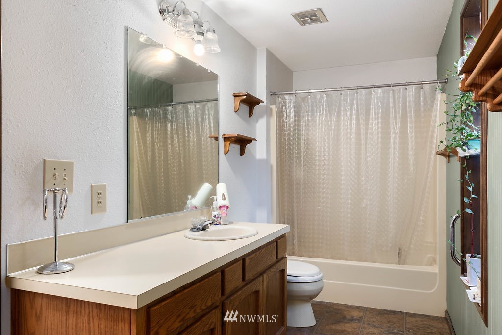 1635 Polnell Road Oak Harbor, WA 98277 - Photo 11 of 21 Gallery Image 11