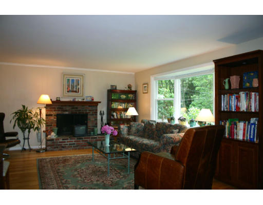 11 Joyce Road Wayland, MA 01778 - Photo 4 of 16 Gallery Image 4