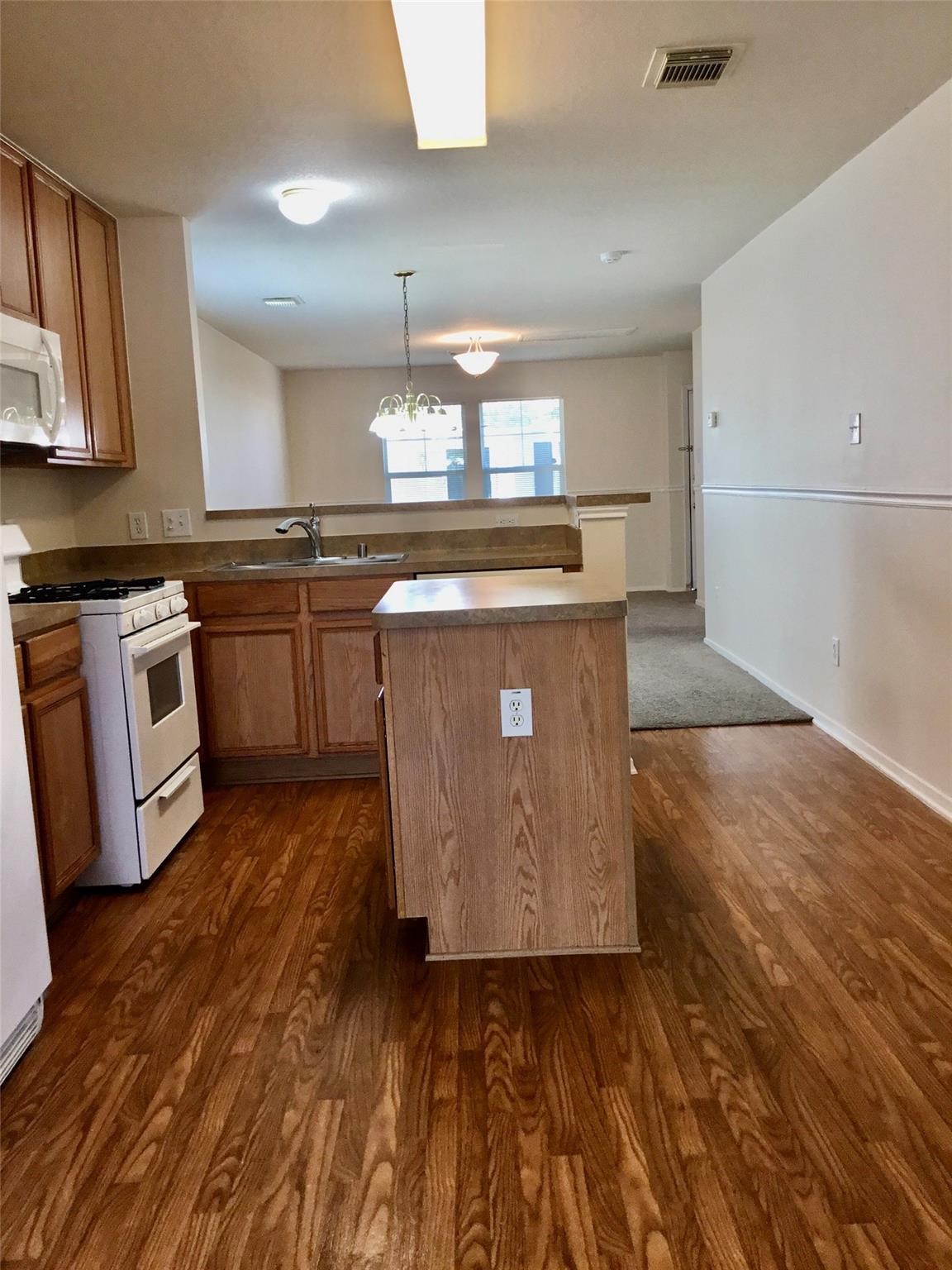 6141 Lone Prairie Way Katy, TX 77449 - Photo 3 of 6