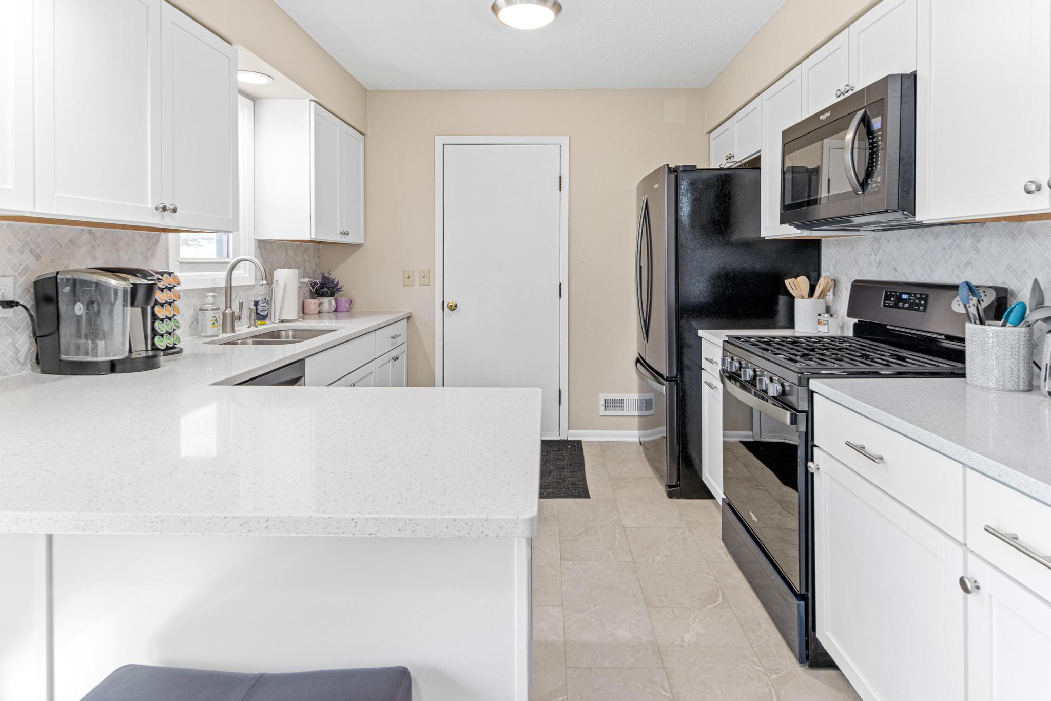 8429 66th Street South Cottage Grove, MN 55016 - Photo 7 of 44