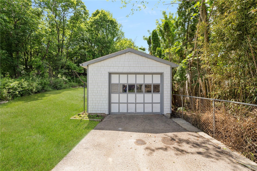 3 Mapledale Avenue Coventry, RI 02816 - Photo 4 of 27