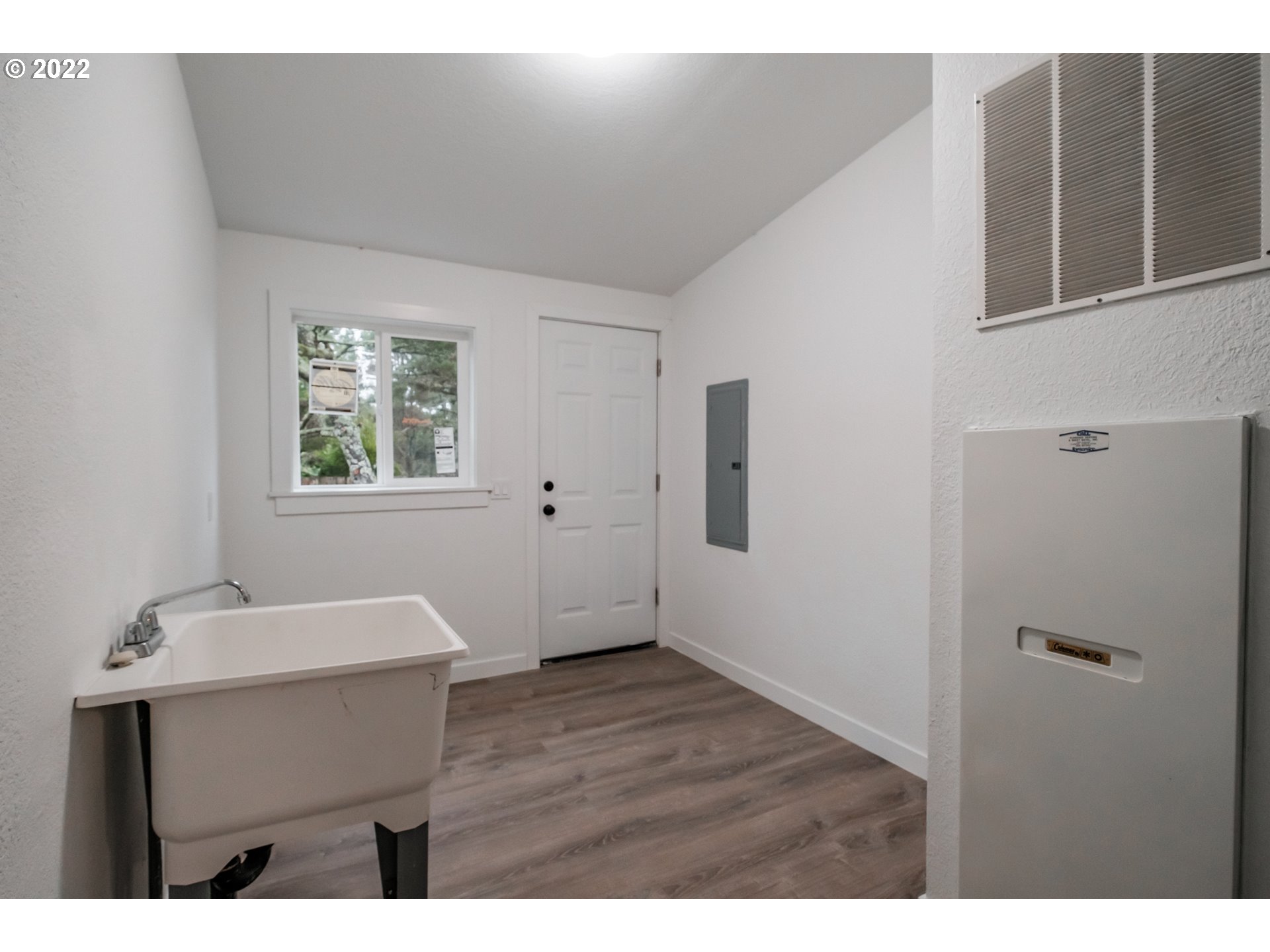 638 Siano Loop Florence, OR 97439 - Photo 11 of 24 Gallery Image 11