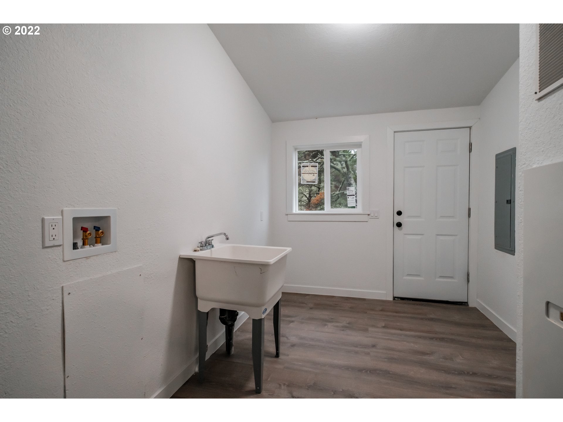 638 Siano Loop Florence, OR 97439 - Photo 10 of 24 Gallery Image 10