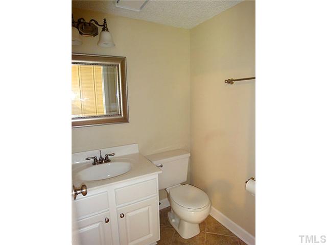 7725 Falcon Rest Circle Raleigh, NC 27615 - Photo 7 of 16 Gallery Image 7