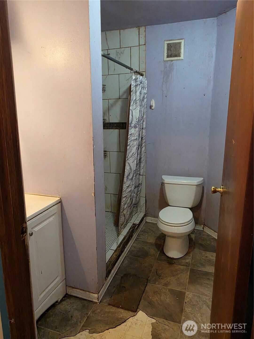 1518 West 1st Street Aberdeen, WA 98520 - Photo 10 of 17 a white toilet sitting next to a shower