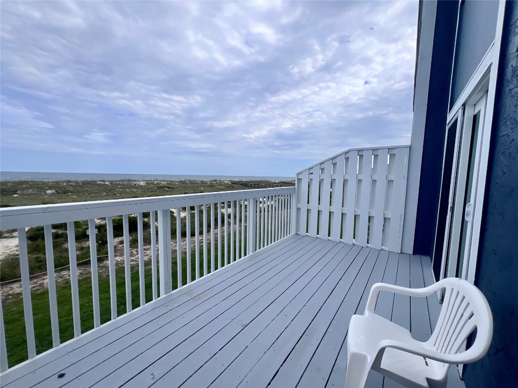 95116 Sandpiper Loop Fernandina Beach, FL 32034 - Photo 21 of 40 a balcony with wooden floor and city view