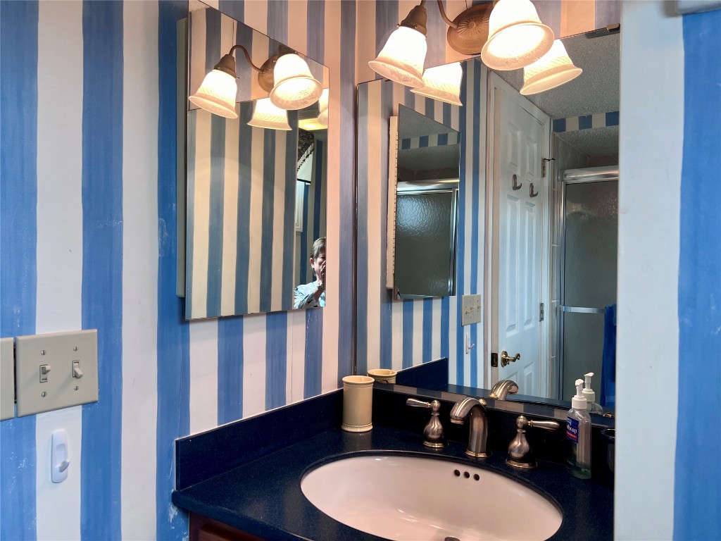 95116 Sandpiper Loop Fernandina Beach, FL 32034 - Photo 30 of 40 a bathroom with a sink vanity and a mirror