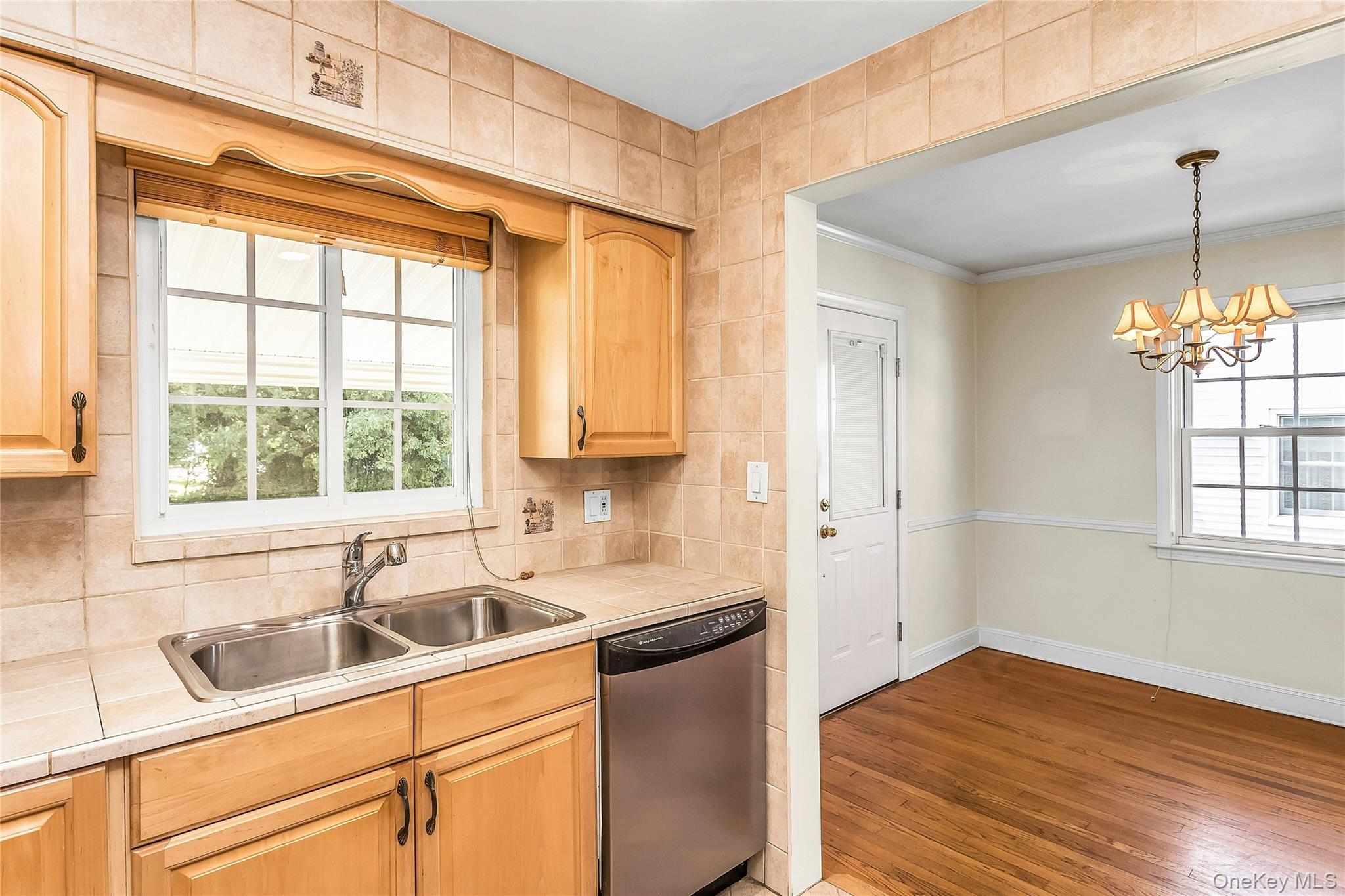 26 Ridge Drive Manhasset, NY 11030 - Photo 12 of 35 Gallery Image 12