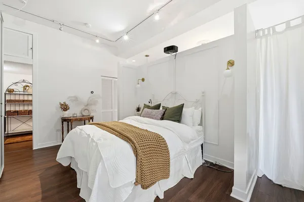 $2,500 | 949 West Madison Street, Unit 304, Chicago, IL 60607