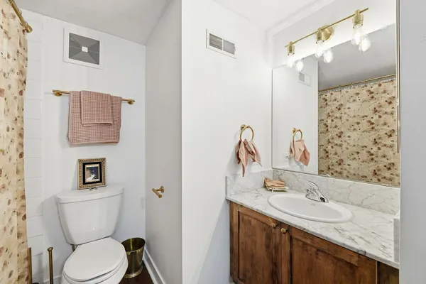 $2,500 | 949 West Madison Street, Unit 304, Chicago, IL 60607