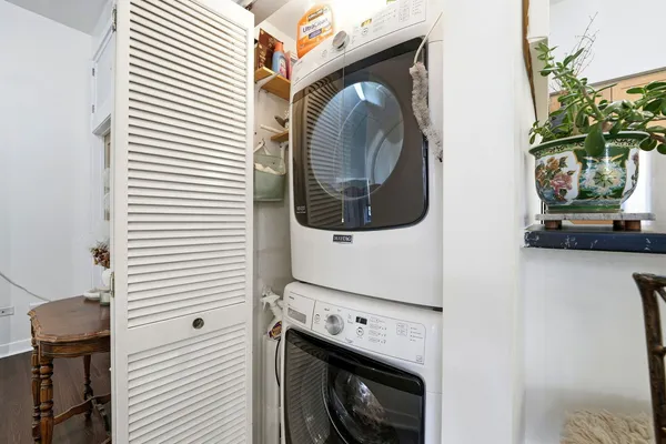 $2,500 | 949 West Madison Street, Unit 304, Chicago, IL 60607