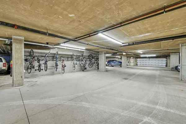 $2,500 | 949 West Madison Street, Unit 304, Chicago, IL 60607