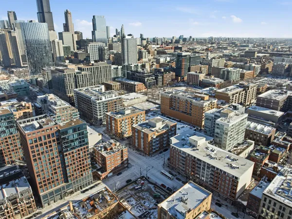 $2,500 | 949 West Madison Street, Unit 304, Chicago, IL 60607