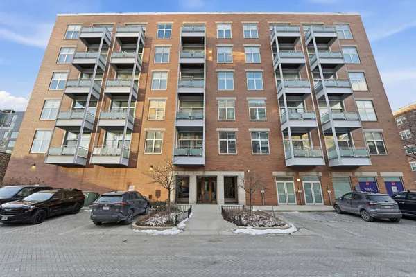 $2,500 | 949 West Madison Street, Unit 304, Chicago, IL 60607
