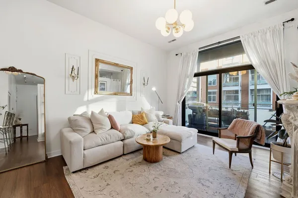 $2,500 | 949 West Madison Street, Unit 304, Chicago, IL 60607