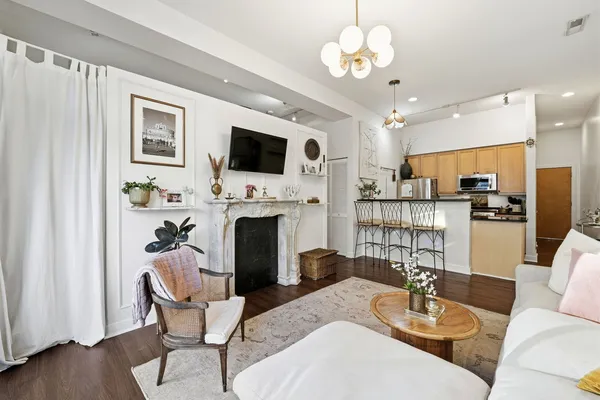 $2,500 | 949 West Madison Street, Unit 304, Chicago, IL 60607