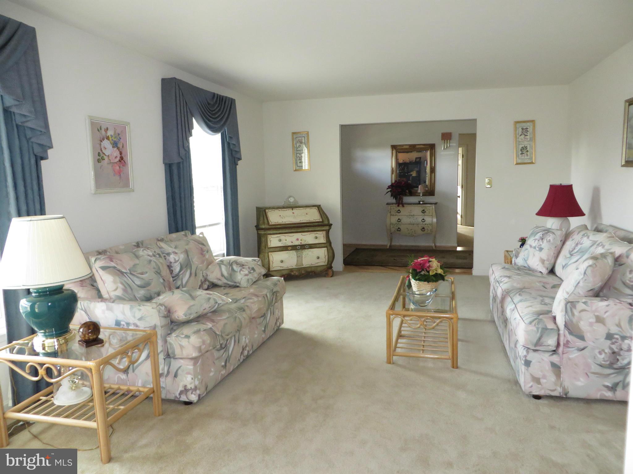 15811 York Road Sparks, MD 21152 - Photo 6 of 30 Living Room
