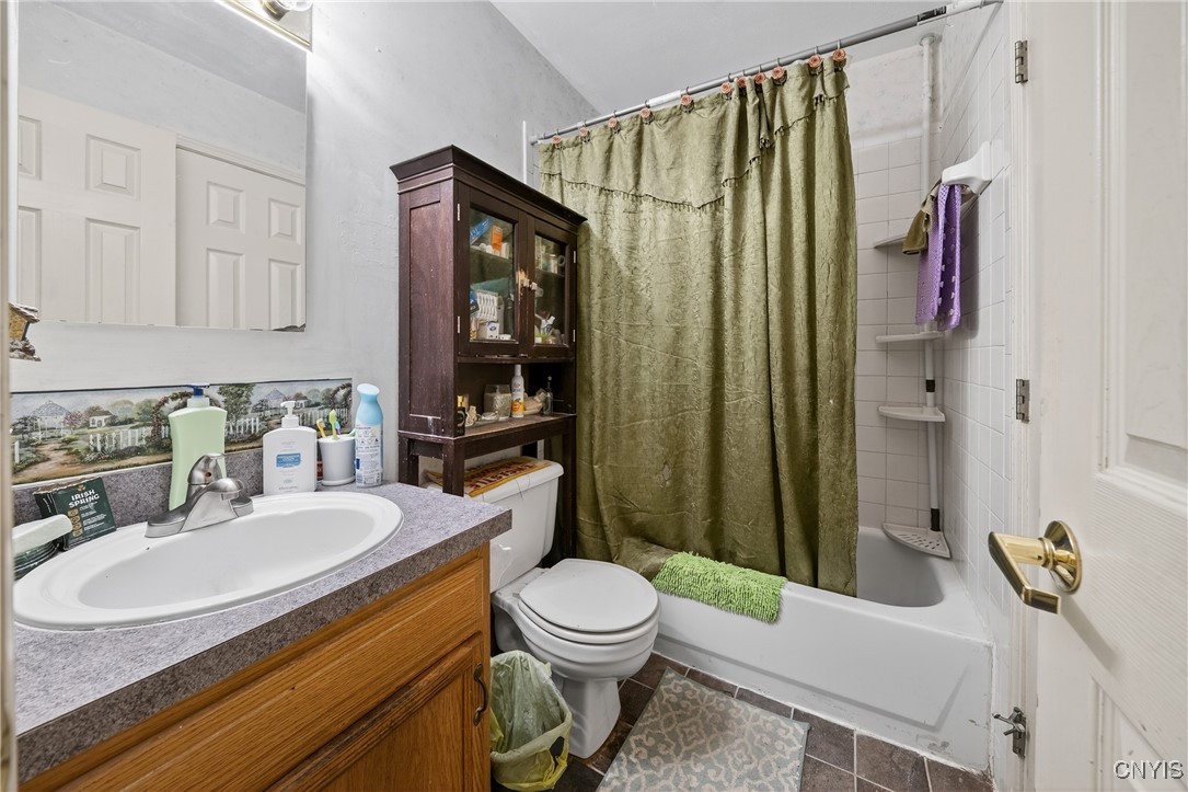 9422 Birch Tree Road Brewerton, NY 13029 - Photo 22 of 32 Full Bathroom