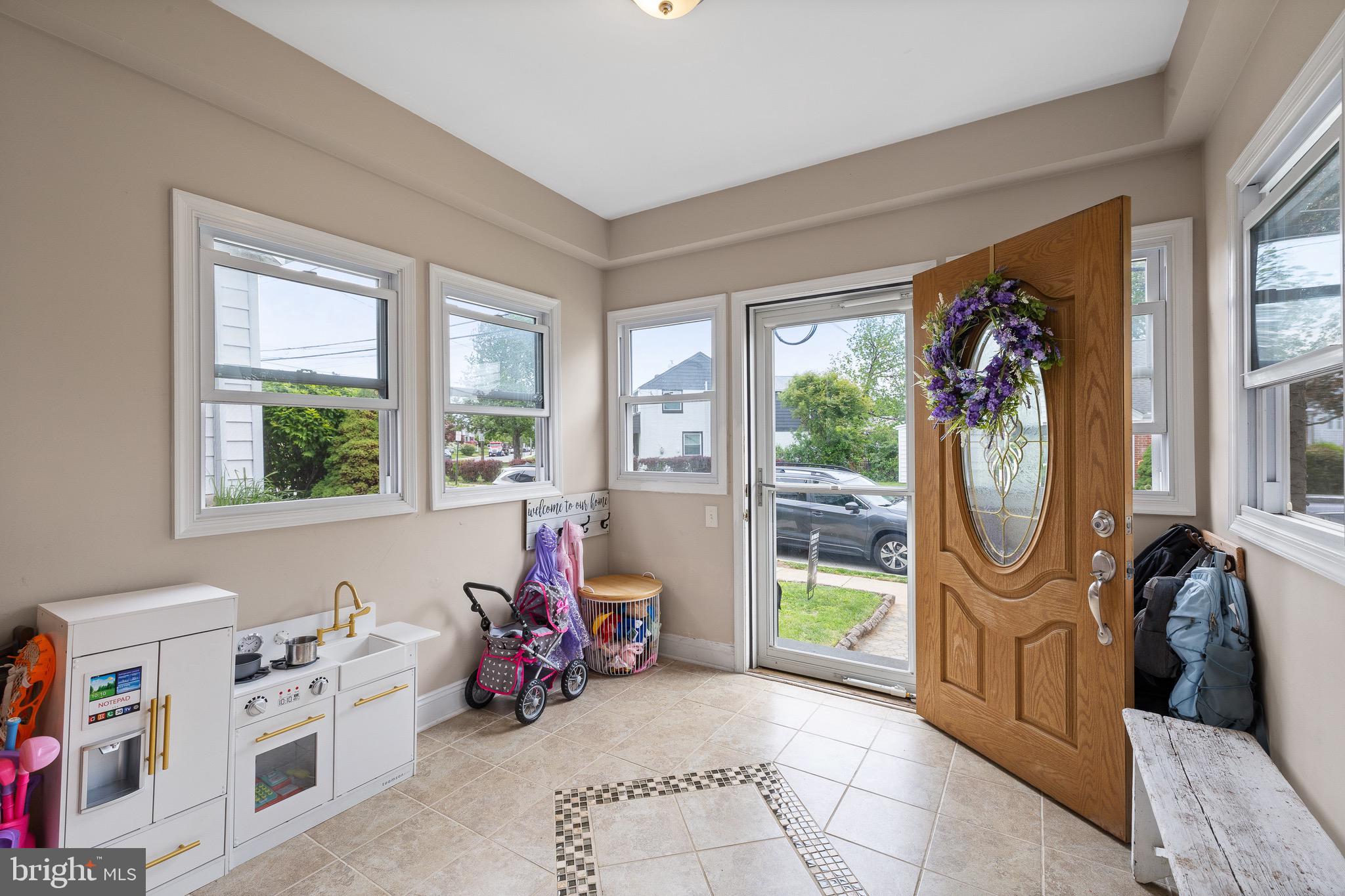 554 Wales Road Havertown, PA 19083 - Photo 4 of 26
