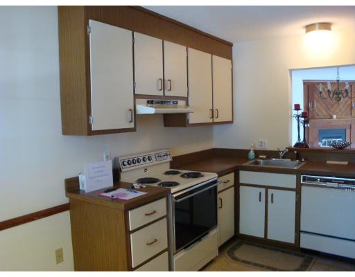 16 Denmark Lane, Unit 16 Needham, MA 02492 - Photo 5 of 8 Gallery Image 5