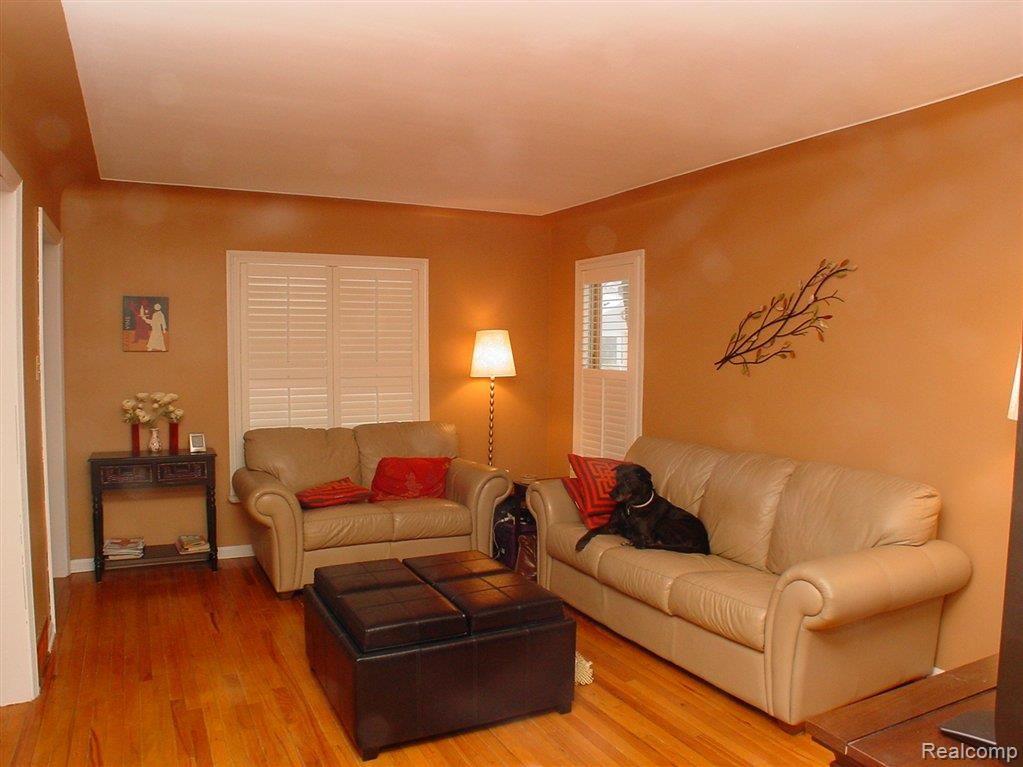1592 Eaton Road Berkley, MI 48072 - Photo 2 of 23 Entry to Living Room.JPG