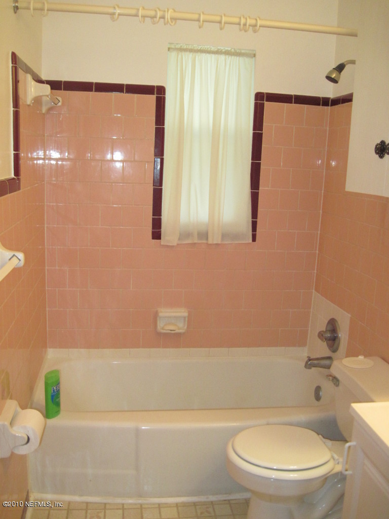 4404 Ish Brant Road Jacksonville, FL 32210 - Photo 14 of 18 Hall Bath