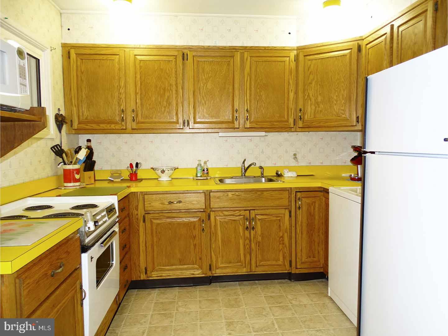 32 Cinnamon Road Levittown, PA 19057 - Photo 5 of 18 Kitchen