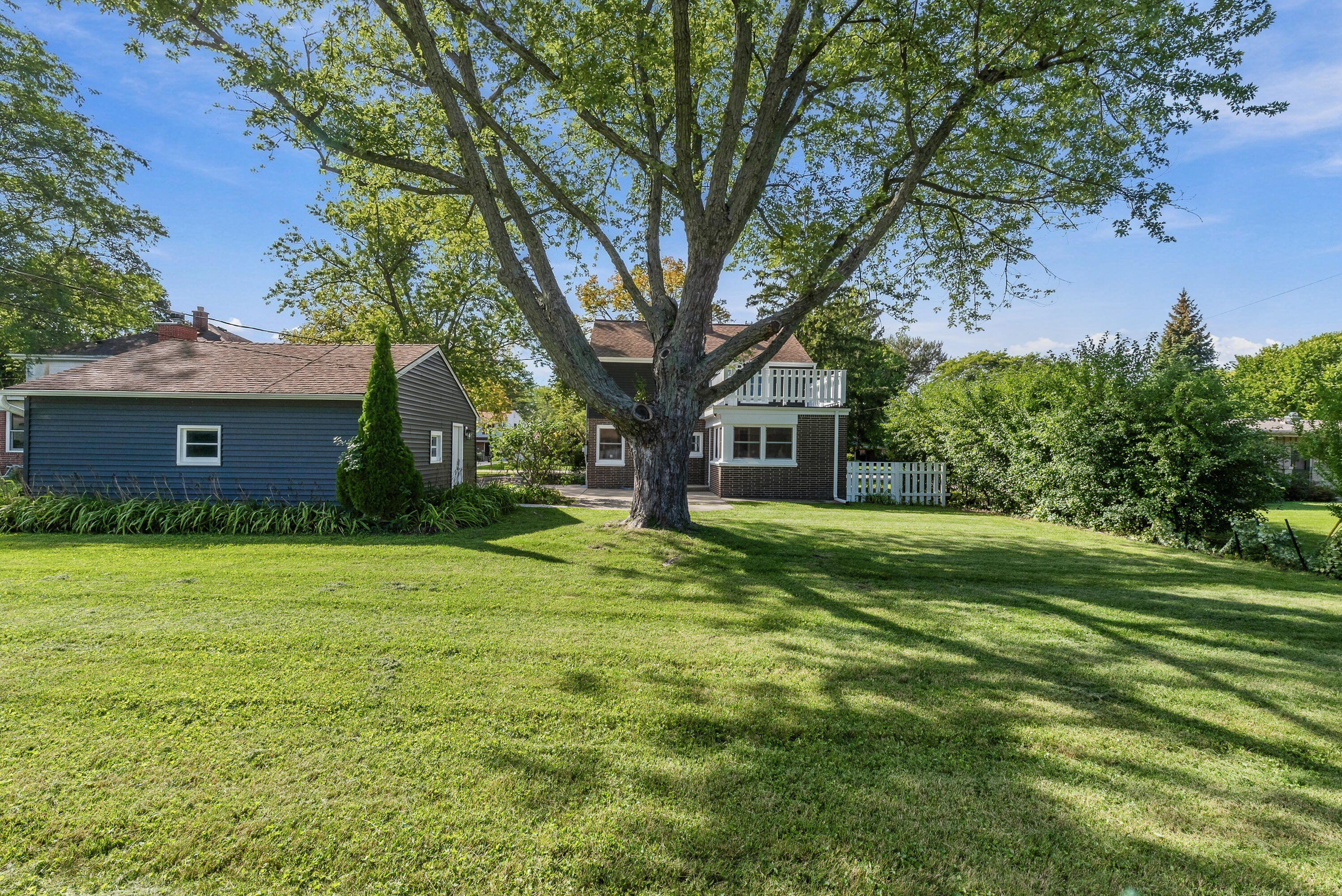 7438 North Seneca Road Fox Point, WI 53217 - Photo 10 of 40 7438 N Seneca Rd-10