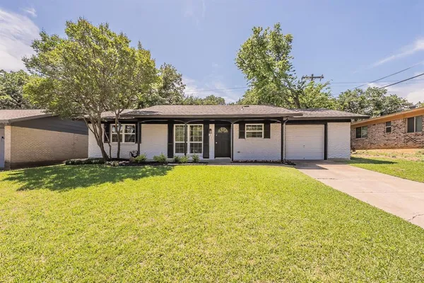 $300,000 | 6 Honor Oak Lane, Bedford, TX 76022
