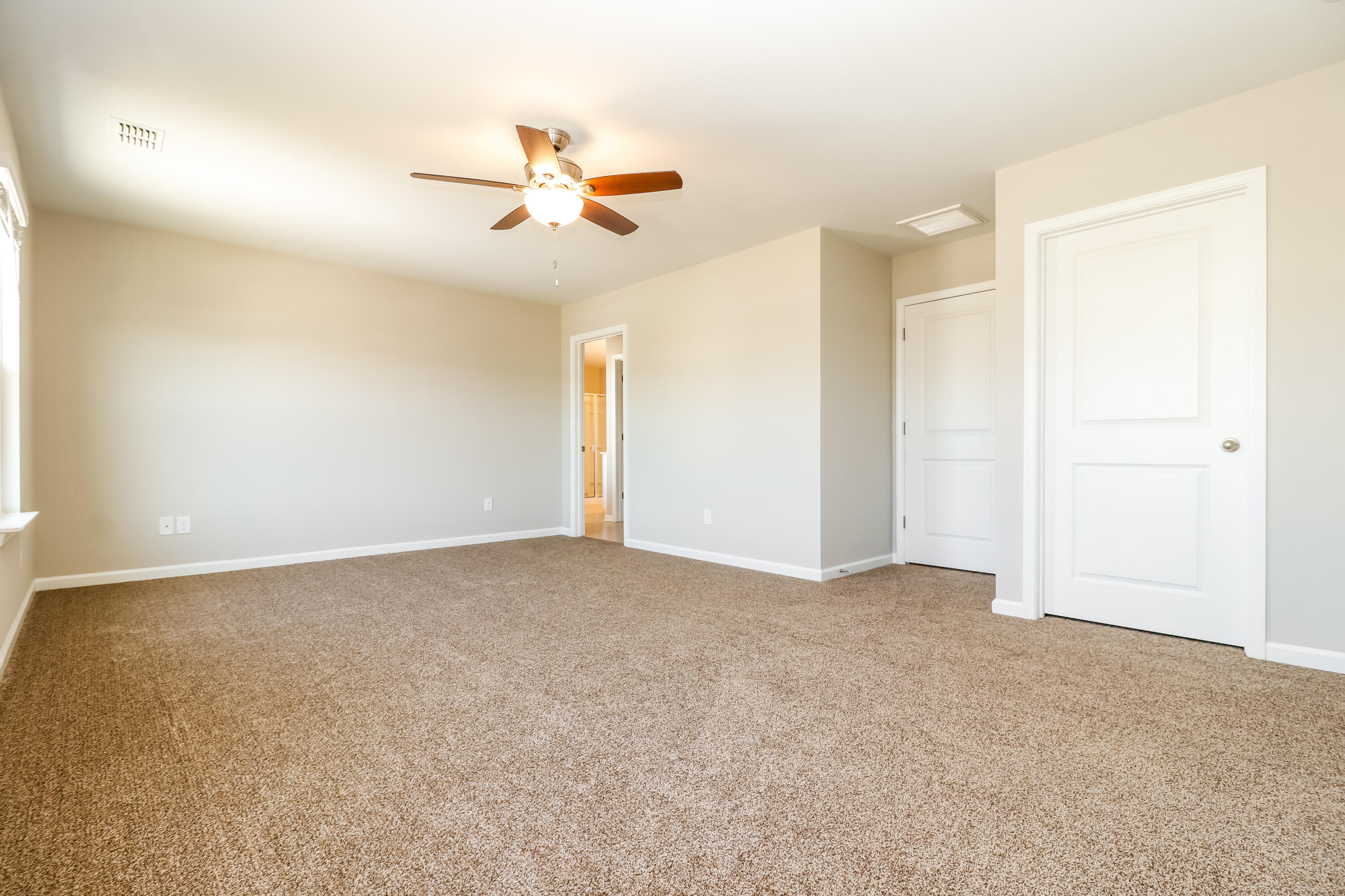 218 Rhodes Court Summerville, SC 29486 - Photo 8 of 14 1006263.218 Rhodes Court - Main Bedroom