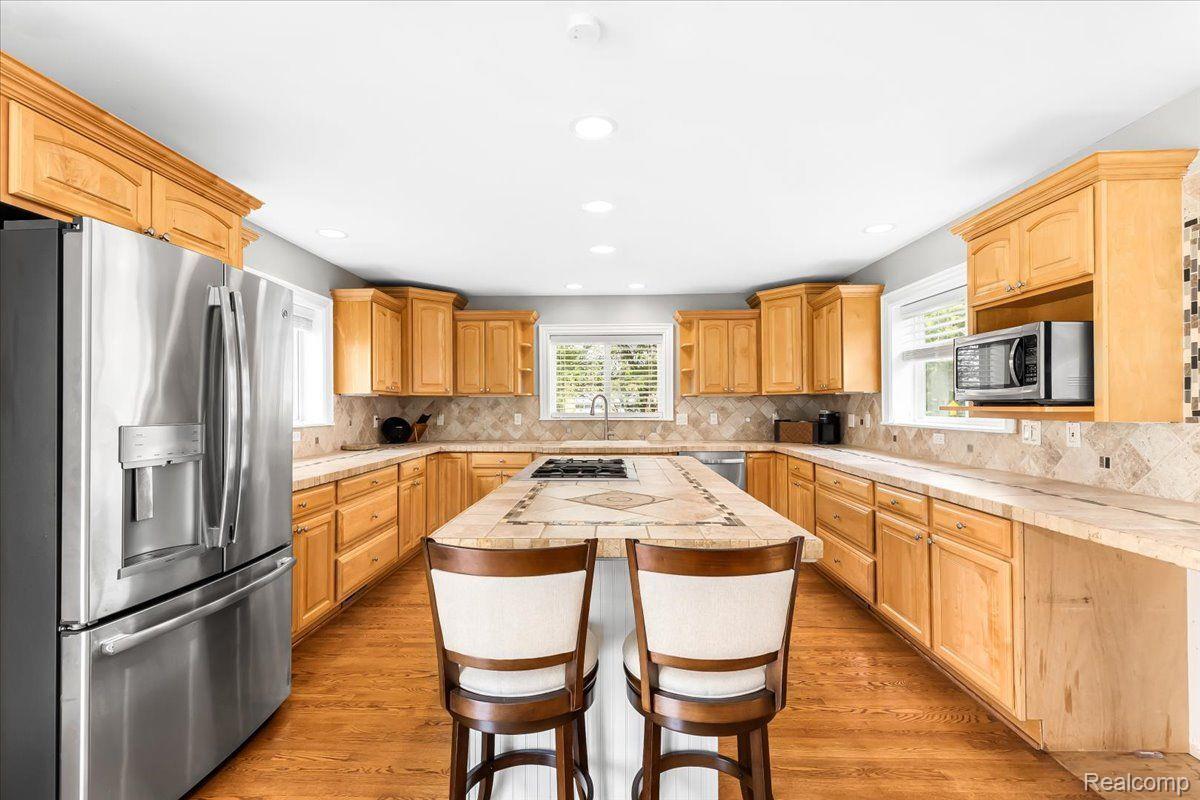 515 Clyde Road Highland, MI 48357 - Photo 10 of 47 515 Clyde Road - Kitchen
