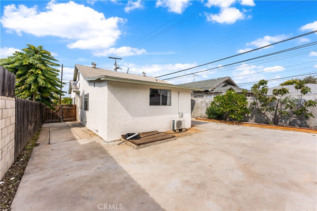 1178 Spence Street Los Angeles, CA 90023 - Photo 24 of 36 a view of a backyard