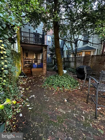 a view of a water fountain in the middle of a park