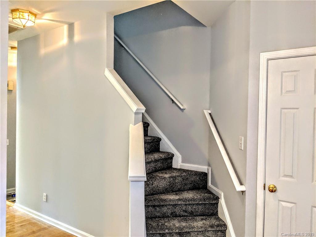 811 Clearbrook Road Matthews, NC 28105 - Photo 4 of 25
