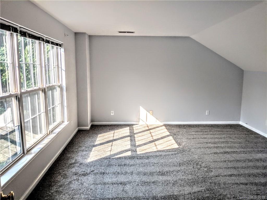 811 Clearbrook Road Matthews, NC 28105 - Photo 5 of 25