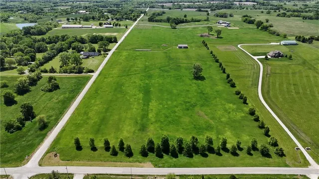 $900,000 | 4500 West 223rd Street, Bucyrus, KS 66013