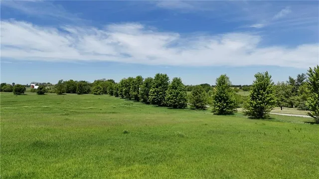 $900,000 | 4500 West 223rd Street, Bucyrus, KS 66013